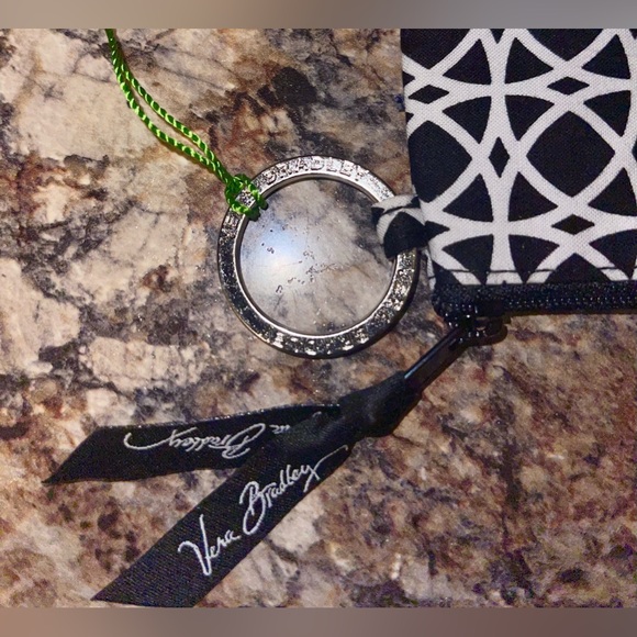 NWT 𝑽𝒆𝒓𝒂 𝑩𝒓𝒂𝒅𝒍𝒆𝒚 𝑍𝑖𝑝 𝐼𝐷 𝐶𝑎𝑠𝑒 𝑤 𝑘𝑒𝑦 𝑟𝑖𝑛𝑔 - Picture 6 of 7